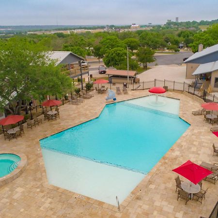 Sun Retreats Texas Hill Country Hotel New Braunfels Exterior photo