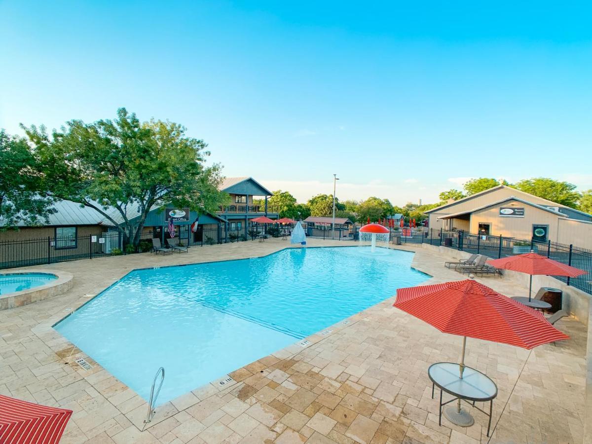 Sun Retreats Texas Hill Country Hotel New Braunfels Exterior photo