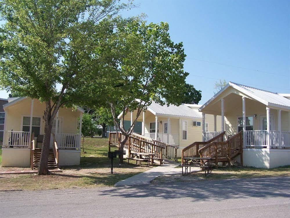 Sun Retreats Texas Hill Country Hotel New Braunfels Exterior photo