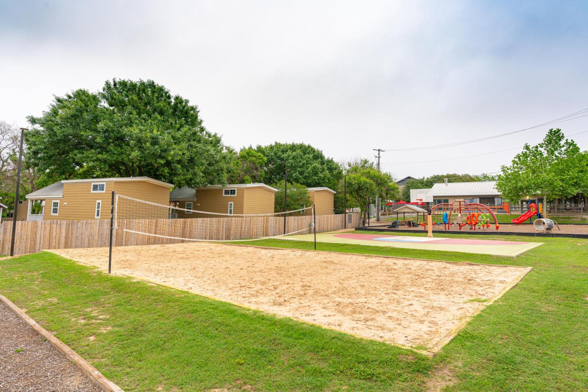 Sun Retreats Texas Hill Country Hotel New Braunfels Exterior photo